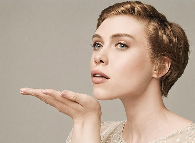 00021-profile view of sophialillis blowing a kiss open.png